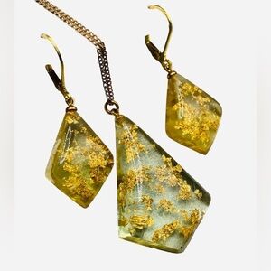 Vintage Gold Flake Confetti Lucite Necklace and Earring Set